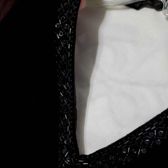 Formal 3 pieces. Size 12. Black velvet halter top. Green skirt and shawl - Picture 5 of 8